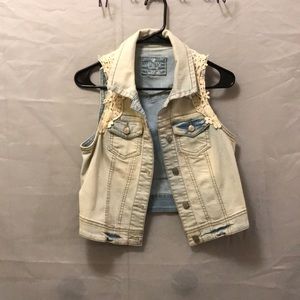 Light Jean vest with jace sides